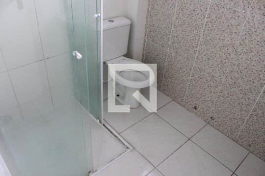 Banheiro de apartamento para alugar com 2 quartos, 90m² em Vila Valença, São Vicente