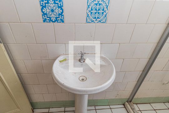Banheiro de apartamento para alugar com 1 quarto, 48m² em Centro Histórico, Porto Alegre