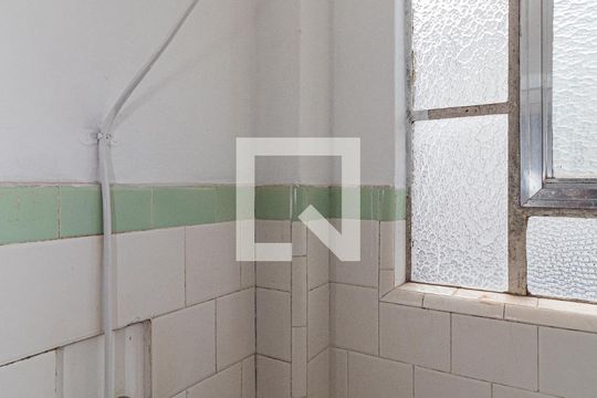 Banheiro de apartamento para alugar com 1 quarto, 48m² em Centro Histórico, Porto Alegre
