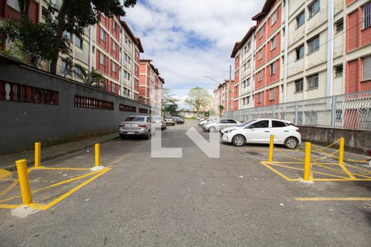 Garagem de apartamento à venda com 2 quartos, 34m² em Itaquera, São Paulo