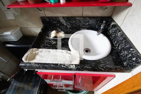 Banheiro de apartamento à venda com 2 quartos, 34m² em Itaquera, São Paulo