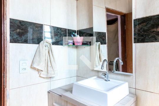 Banheiro Social de casa à venda com 2 quartos, 150m² em Solar do Barreiro, Belo Horizonte