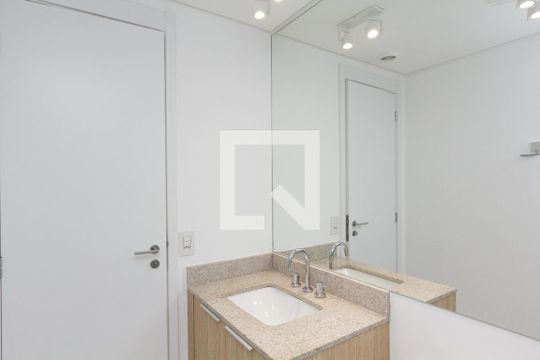 Banheiro de kitnet/studio à venda com 1 quarto, 36m² em Indianópolis, São Paulo