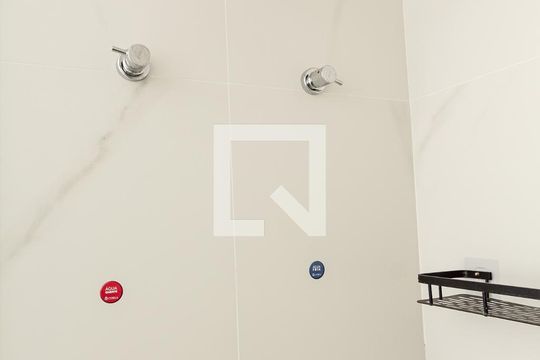 Banheiro de kitnet/studio à venda com 1 quarto, 36m² em Indianópolis, São Paulo