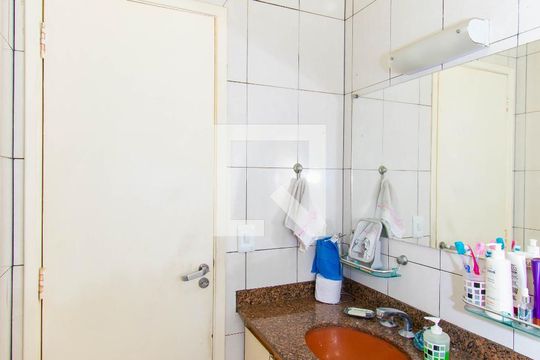 Banheiro de casa à venda com 2 quartos, 165m² em Jardim Vila Formosa, São Paulo