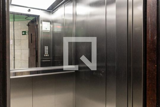 Elevador de apartamento à venda com 1 quarto, 48m² em Santa Ifigênia, São Paulo