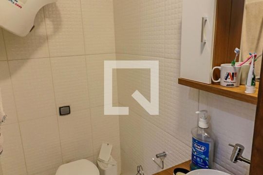 Banheiro Social de casa de condomínio à venda com 2 quartos, 80m² em Jardim do Lago, São Paulo
