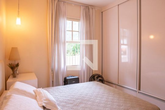 Quarto 1 de casa para alugar com 3 quartos, 300m² em Água Branca, São Paulo