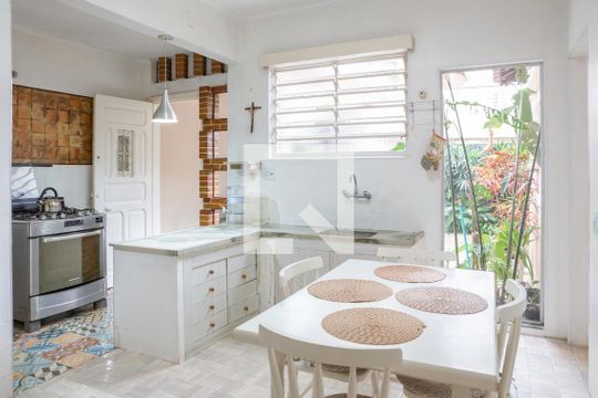 Cozinha de casa para alugar com 3 quartos, 300m² em Água Branca, São Paulo