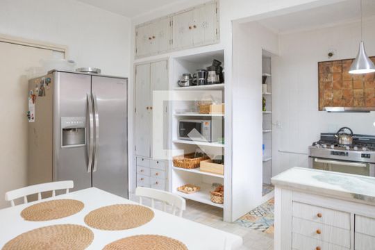 Cozinha de casa para alugar com 3 quartos, 300m² em Água Branca, São Paulo