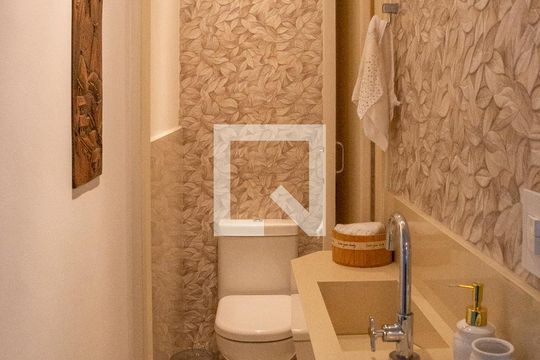 Lavabo de casa para alugar com 3 quartos, 300m² em Água Branca, São Paulo