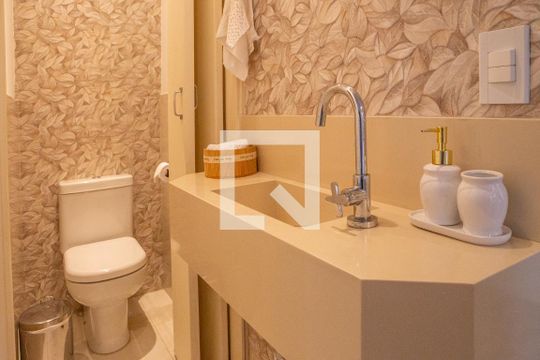 Lavabo de casa para alugar com 3 quartos, 300m² em Água Branca, São Paulo