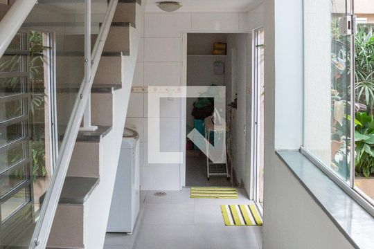 Área de Serviço de casa para alugar com 3 quartos, 300m² em Água Branca, São Paulo
