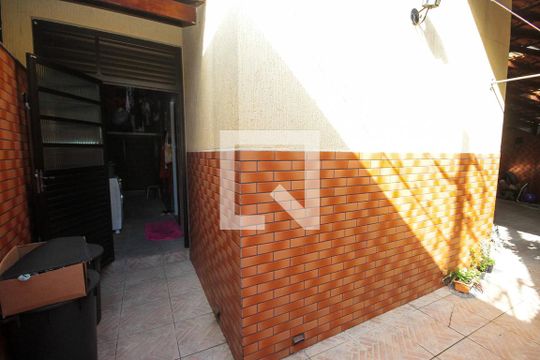Quintal de casa à venda com 3 quartos, 220m² em Quinta da Paineira, São Paulo