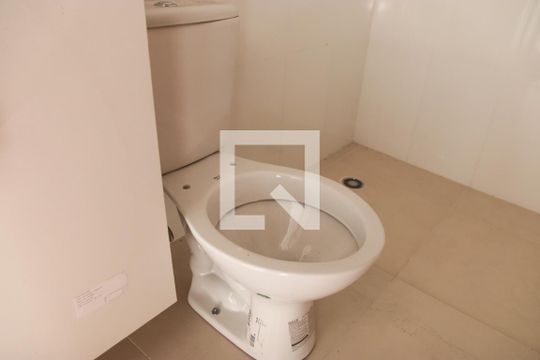 Banheiro de casa de condomínio à venda com 2 quartos, 50m² em Parque Edu Chaves, São Paulo