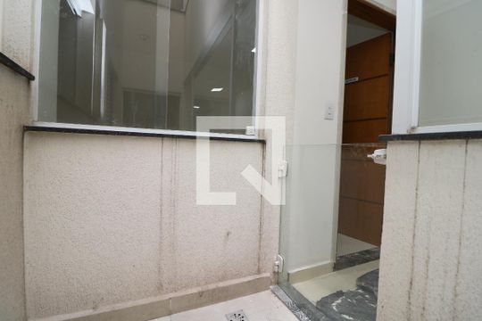 Área externa de apartamento para alugar com 2 quartos, 45m² em Jardim Santa Teresinha, São Paulo