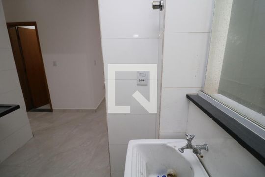 Área de Serviço de apartamento para alugar com 2 quartos, 45m² em Jardim Santa Teresinha, São Paulo