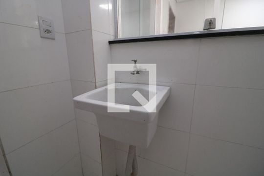 Área de Serviço de apartamento para alugar com 2 quartos, 45m² em Jardim Santa Teresinha, São Paulo