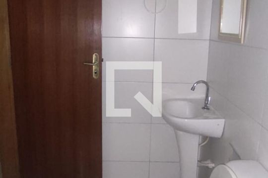 banheiro de casa para alugar com 2 quartos, 40m² em Vila Medeiros, São Paulo