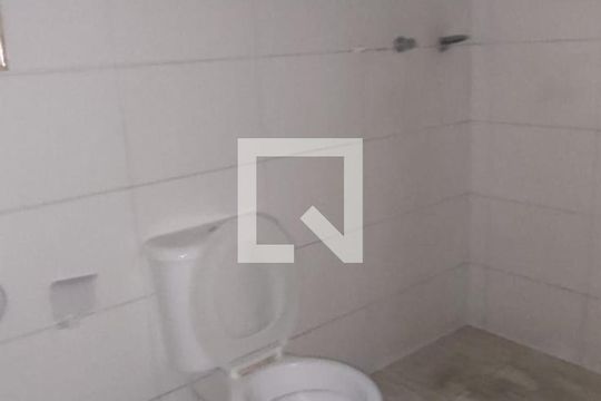 banheiro de casa para alugar com 2 quartos, 40m² em Vila Medeiros, São Paulo