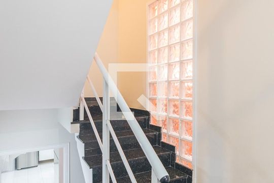 Escada de casa de condomínio à venda com 3 quartos, 140m² em Campestre, Santo André