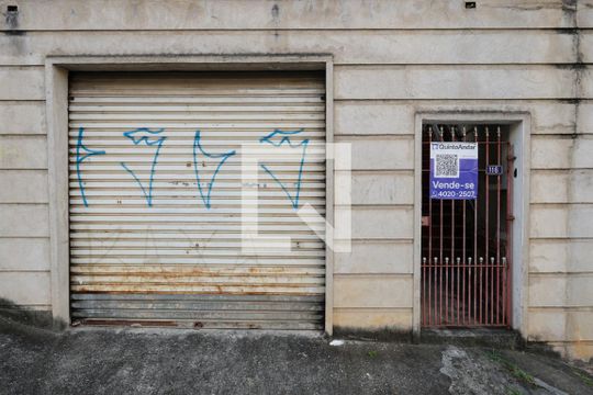 Fachada de casa à venda com 3 quartos, 100m² em Chora Menino, São Paulo