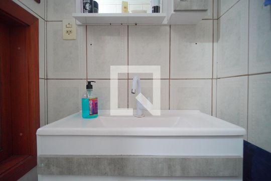 Banheiro de apartamento à venda com 2 quartos, 74m² em Pátria Nova, Novo Hamburgo