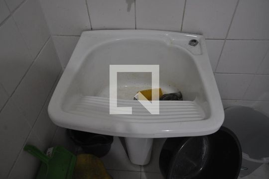 Área de Serviço de casa para alugar com 3 quartos, 250m² em Vila Pedra Branca, São Paulo