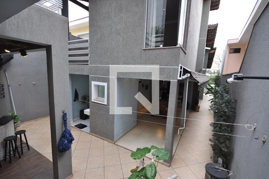Quintal de casa para alugar com 3 quartos, 250m² em Vila Pedra Branca, São Paulo