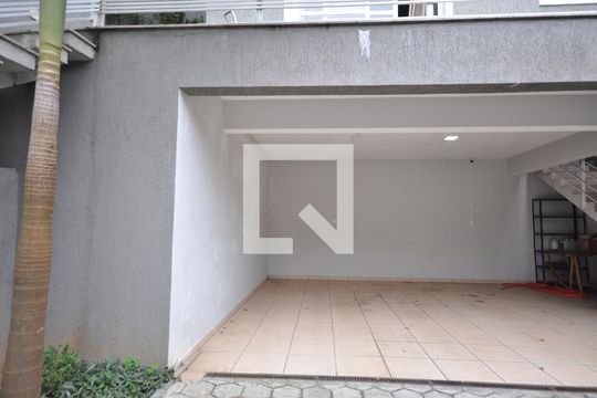 Garagem de casa para alugar com 3 quartos, 250m² em Vila Pedra Branca, São Paulo