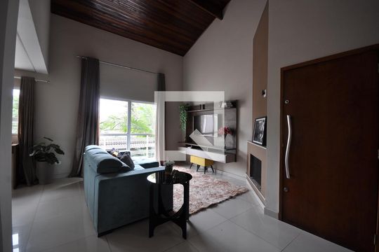 Casa para alugar com 3 quartos, 250m² em Vila Pedra Branca, São Paulo