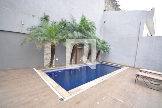 Piscina de casa para alugar com 3 quartos, 250m² em Vila Pedra Branca, São Paulo