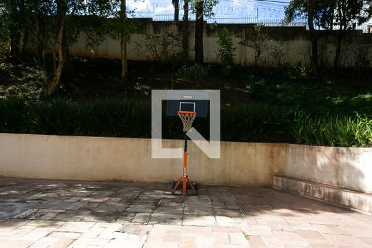 quadra de apartamento para alugar com 2 quartos, 60m² em Jardim Monte Kemel, São Paulo