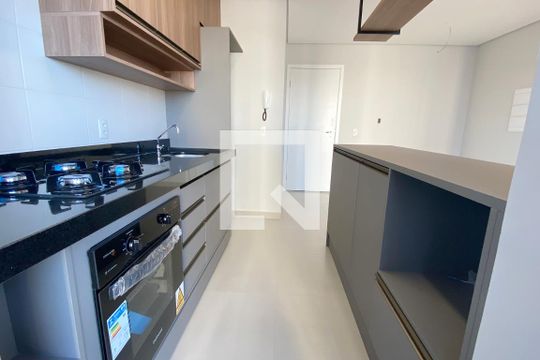 Cozinha de apartamento para alugar com 2 quartos, 52m² em Alphaville Empresarial, Barueri