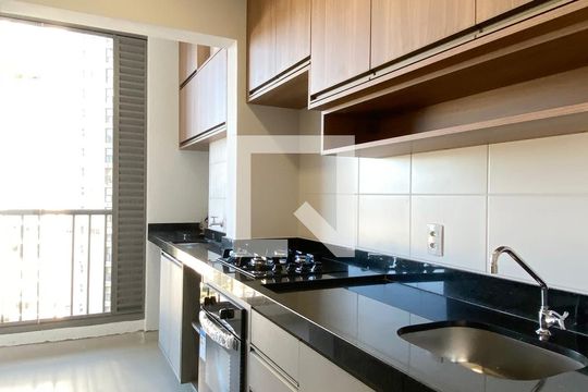 Cozinha de apartamento para alugar com 2 quartos, 52m² em Alphaville Empresarial, Barueri