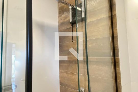 Banheiro de apartamento para alugar com 2 quartos, 52m² em Alphaville Empresarial, Barueri