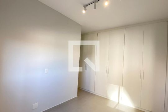 Quarto 1 de apartamento para alugar com 2 quartos, 52m² em Alphaville Empresarial, Barueri