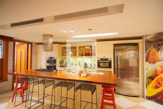 Cozinha de apartamento para alugar com 3 quartos, 240m² em Bela Vista, Porto Alegre