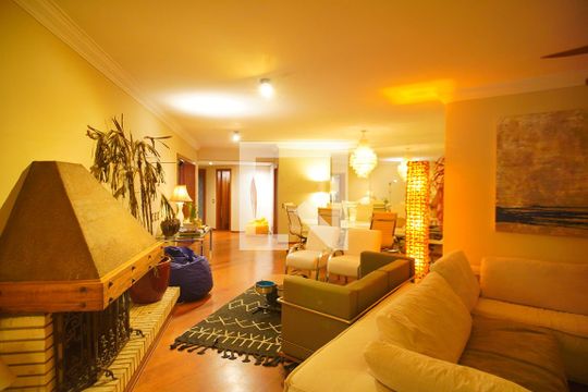 Apartamento para alugar com 3 quartos, 240m² em Bela Vista, Porto Alegre