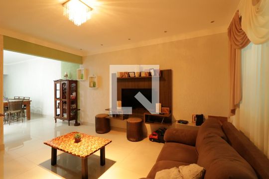Sala 1 de casa à venda com 4 quartos, 140m² em Vila Eldizia, Santo André