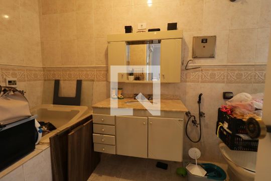 Banheiro da Suíte de casa à venda com 4 quartos, 140m² em Vila Eldizia, Santo André