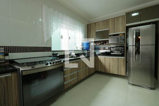 Cozinha 1 de casa à venda com 4 quartos, 140m² em Vila Eldizia, Santo André