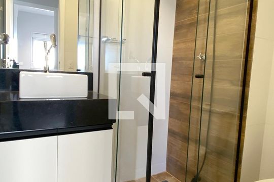 Banheiro de apartamento à venda com 2 quartos, 52m² em Alphaville Empresarial, Barueri