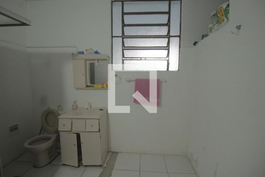 Banheiro 1 de casa à venda com 4 quartos, 200m² em Vila Jardim, Porto Alegre