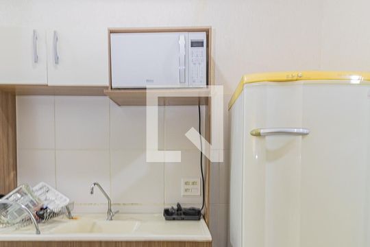 Cozinha - Armários de apartamento para alugar com 2 quartos, 41m² em São Luis, Canoas