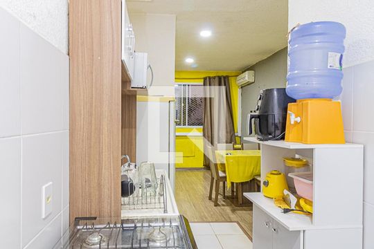 Cozinha  de apartamento para alugar com 2 quartos, 41m² em São Luis, Canoas