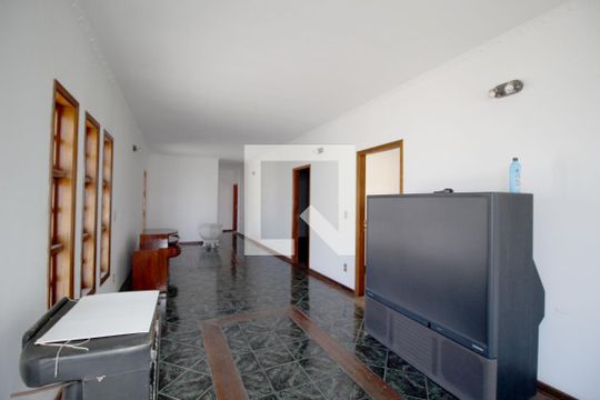 Sala de casa para alugar com 4 quartos, 900m² em Vila Trujillo, Sorocaba