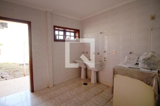 Área de Serviço de casa para alugar com 4 quartos, 900m² em Vila Trujillo, Sorocaba