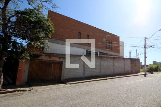 Fachada de casa para alugar com 4 quartos, 900m² em Vila Trujillo, Sorocaba