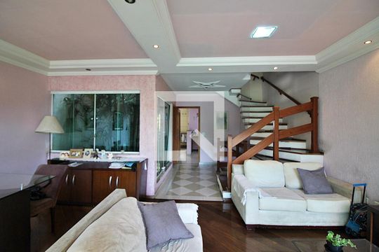Sala  de casa à venda com 3 quartos, 230m² em Nova Petrópolis, São Bernardo do Campo